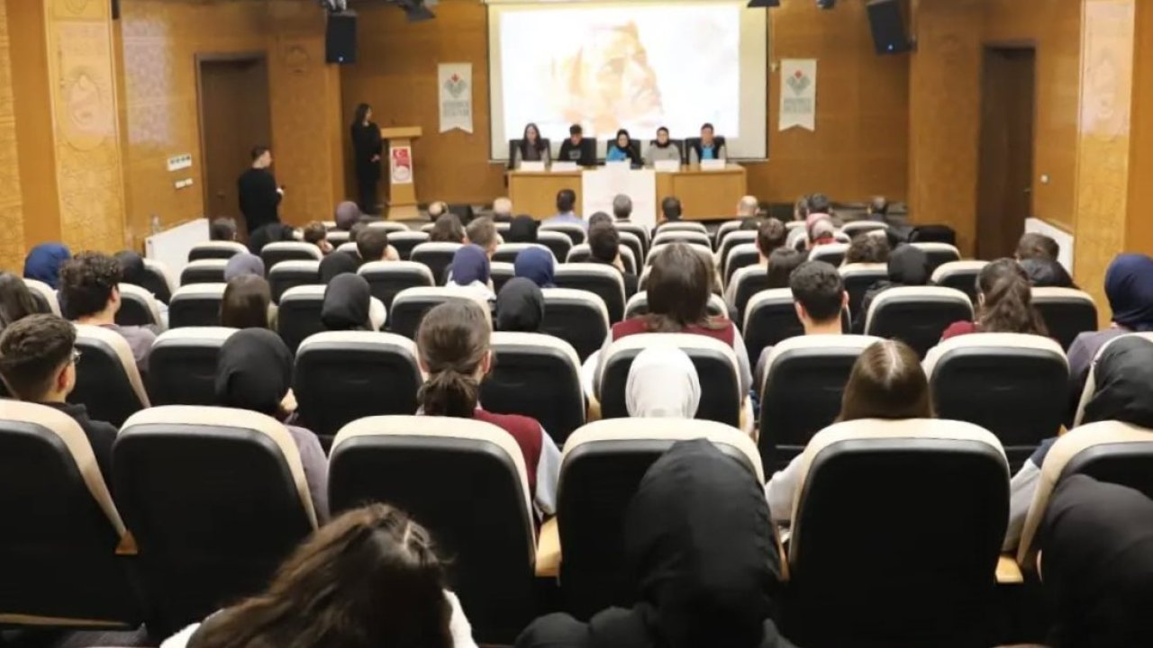 Bayburt’ta öğrenciler Sait Faik Abasıyanık’ı panelde anlattı