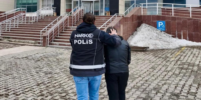 Kars’ta torbacılara operasyon: Uyuşturucu satıcısı tutuklandı