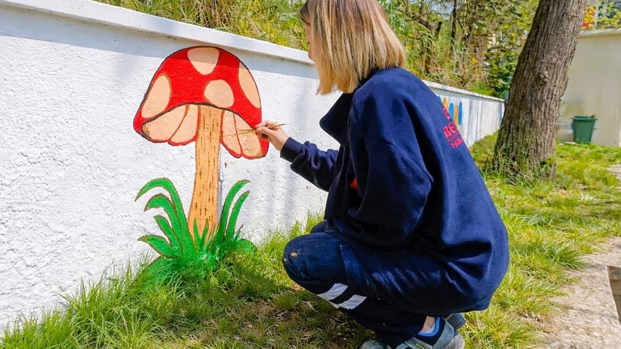 Efeler’in parkları renkleniyor