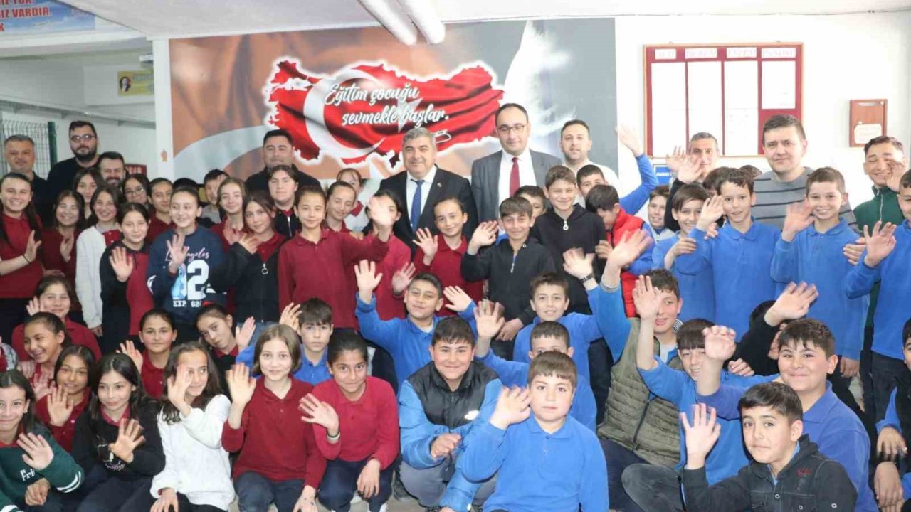 Sünnetci okul programlarına devam ediyor