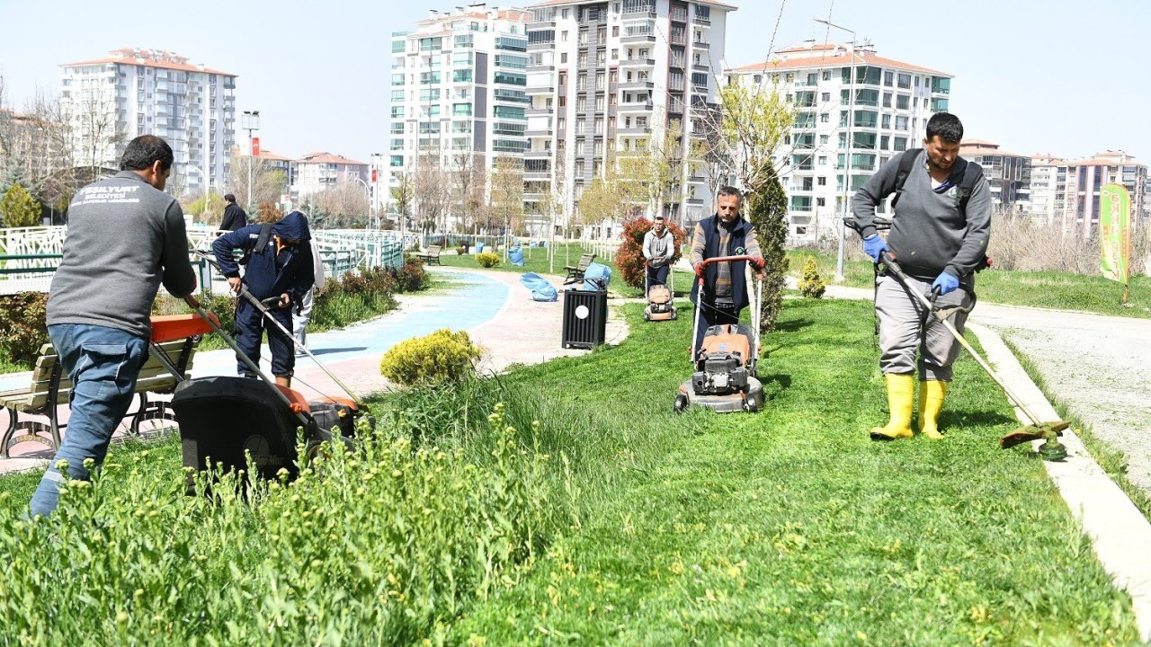 Yeşilyurt’ta park ve yeşil alanlarda bakım ve onarım çalışması