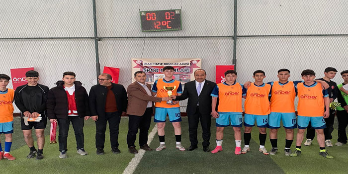 Kars'ta İmam Hatip Spor Oyunları Ödül Töreniyle Taçlandı