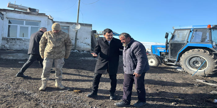 Susuz Kaymakamı Tutal’dan Yangınzede Aileye Geçmiş Olsun Ziyareti