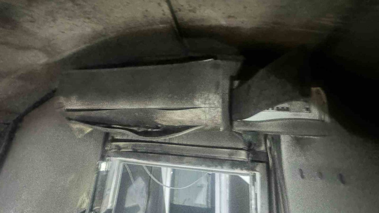 İskenderun’da konteyner yangınında 2 kişi dumandan etkilendi