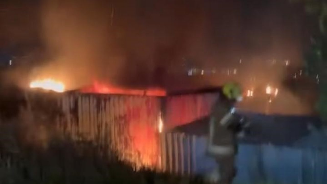 Bursa’da gece yarısı konteynır alevlere teslim oldu