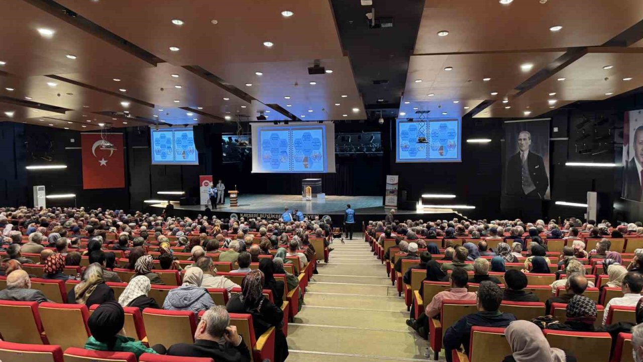 Kayseri’de bin 771 hacı adayına eğitim semineri verildi