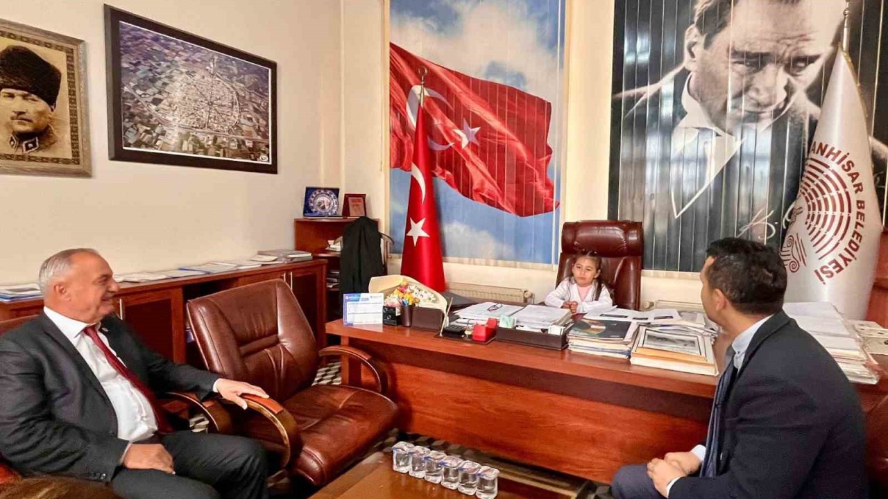 Başkan Yıldırımkaya öğrencileri makamında ağırladı