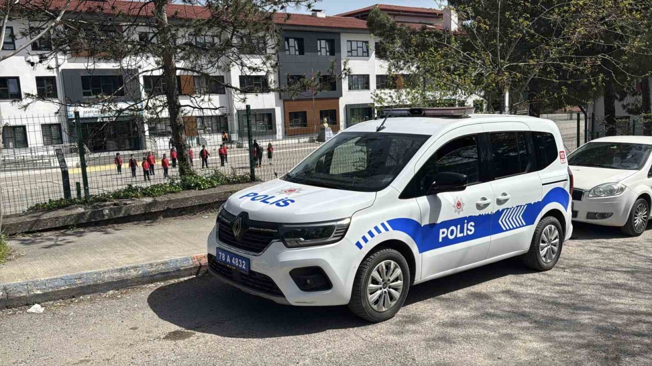 Karabük’teki okullarda polislerin güvenlik seferberliği başladı