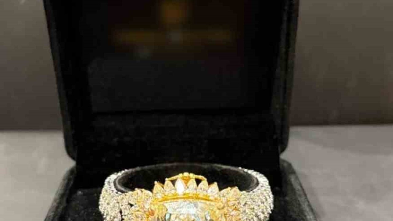 Kapalıçarşı’da düzenlenen operasyonda 3 milyon dolar değerinde 80 karat pırlanta yüzük ele geçirildi