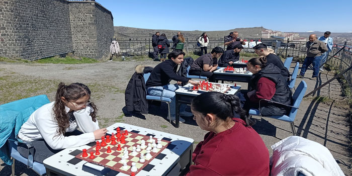 Kars Kalesi’nde satranç heyecanı