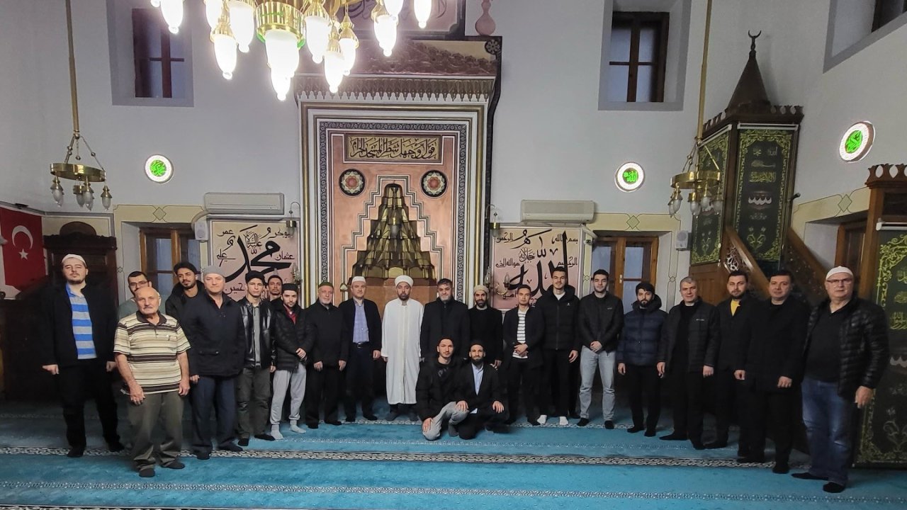 Bilecik’te KYK öğrencileri sabah namazında buluştu