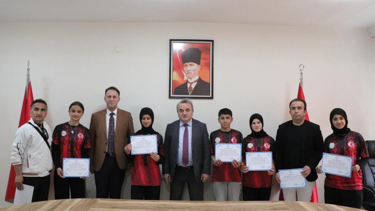 Bilecik’te sporculara başarı belgesi verildi