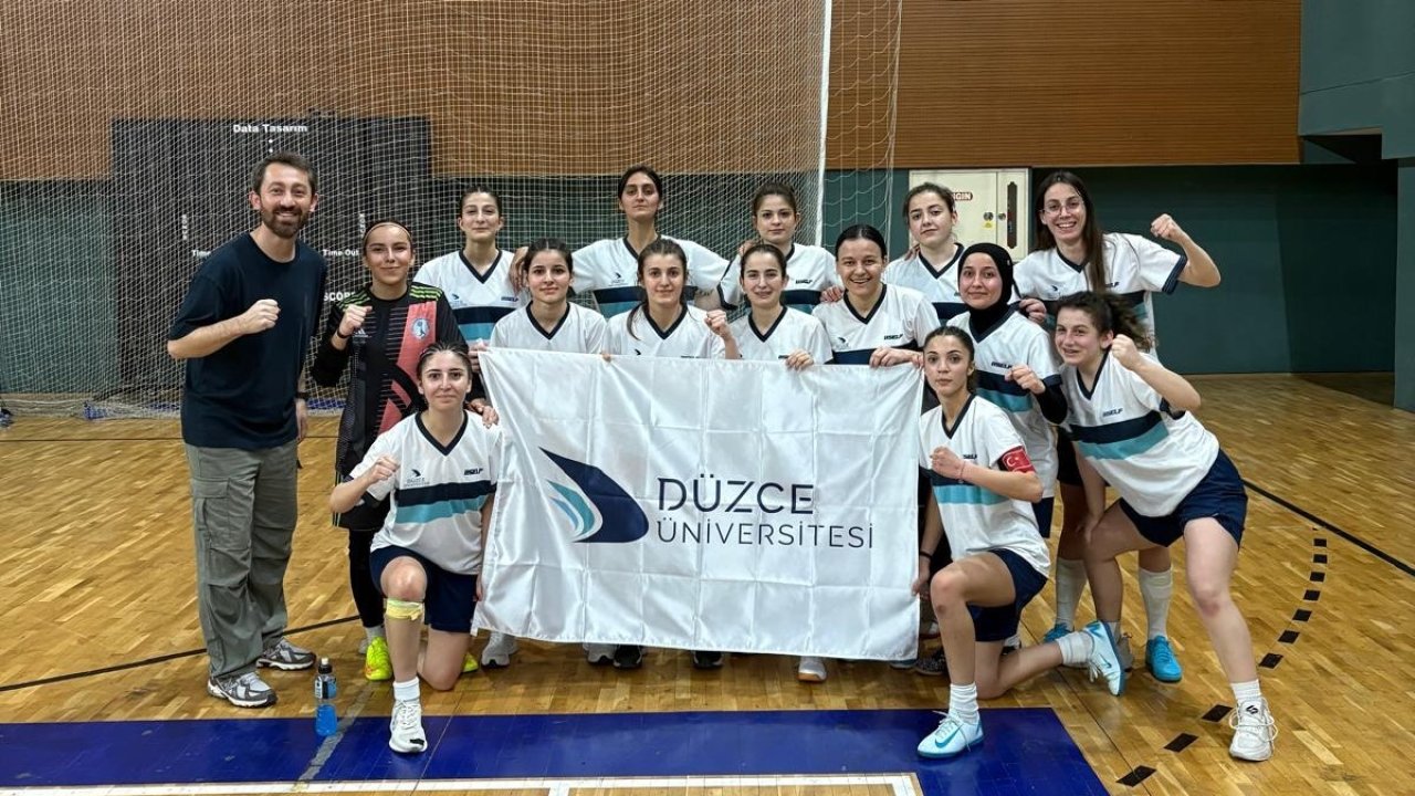 Düzce Üniversitesi salon futbolu kadın takımı 2. Oldu