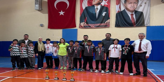 Kars’ta okul sporları tenis il birinciliği tamamlandı