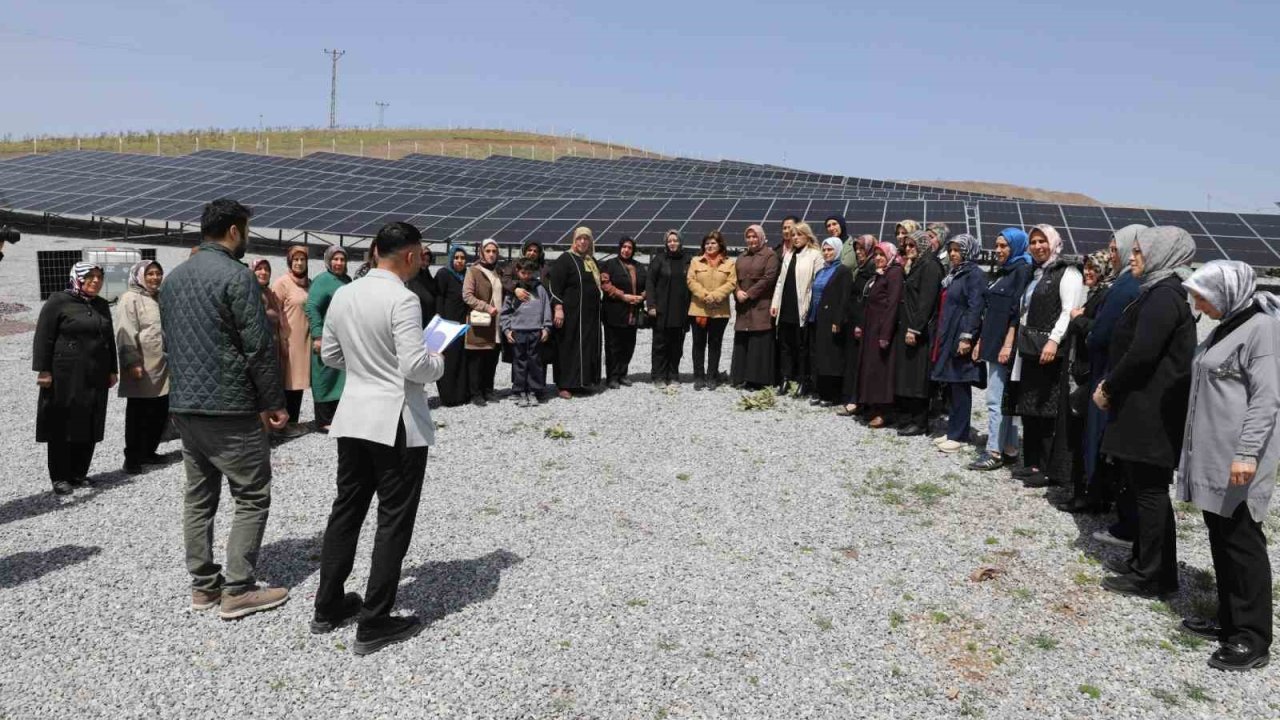 Battalgazi Belediyesi proje ve yatırımları AK Parti Yeşilyurt Kadın Kolları’na tanıtıldı