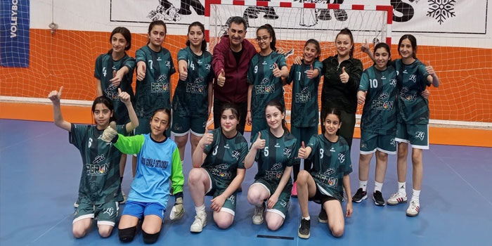 Ziya Gökalp Ortaokulu Kız Futsal Takımı Bölge Birincisi Oldu