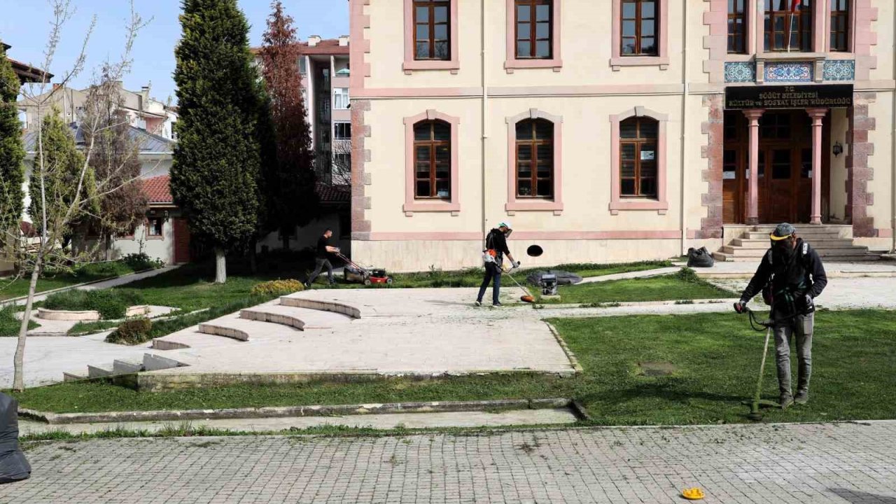 Bilecik’te çim biçme çalışmaları başladı