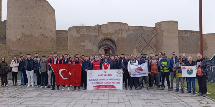 Turizm Haftası etkinlikleri Ani Örenyeri’nde yürüyüşle devam etti