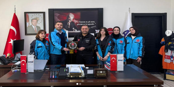Yesevi Hareketi ve AFAD akreditasyonlu ekipten Kars AFAD’a ziyaret