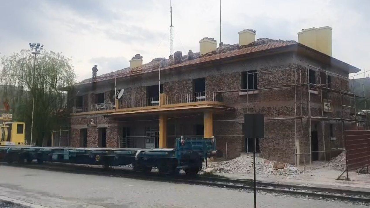 Elazığ’da 79 yıllık tarihi tren istasyonu yenileniyor