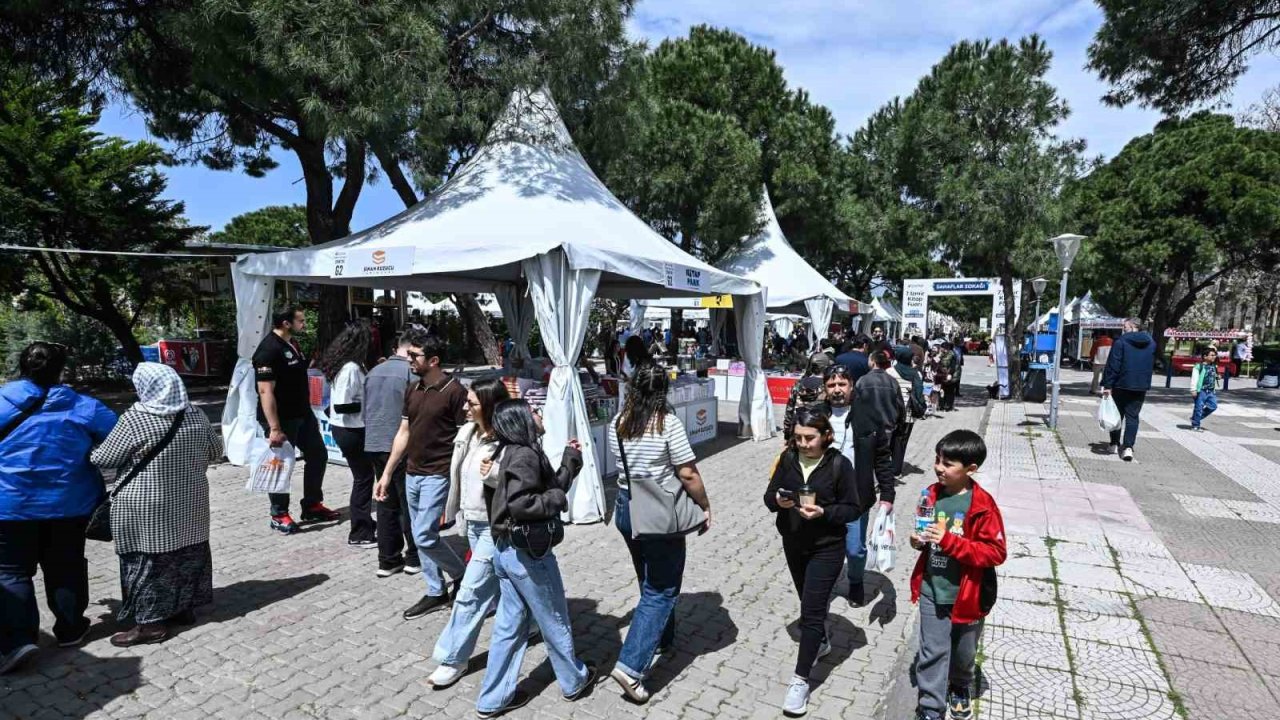 İzmirliler İZKİTAP’a akın etti