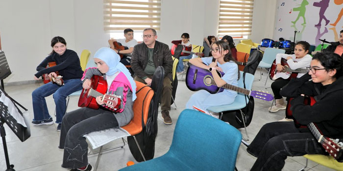 Kars Valisi Ziya Polat gençlerle bir araya geldi