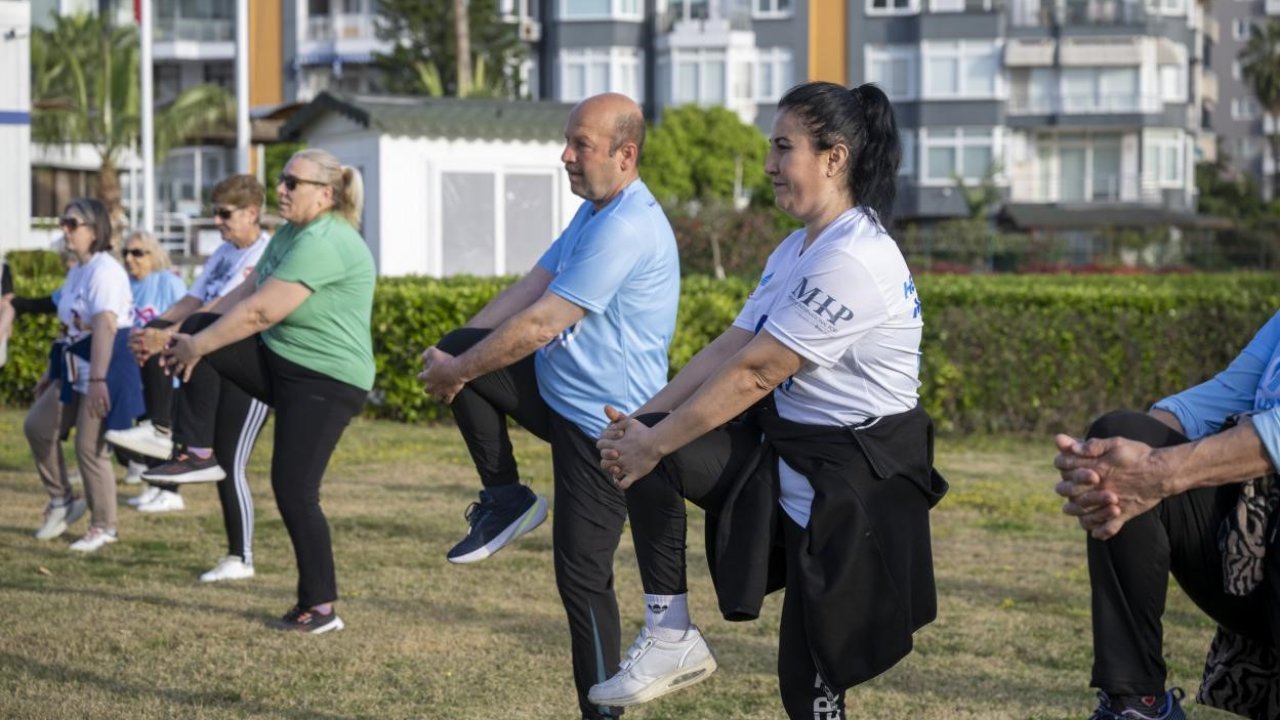 Mersin sahilinde sabah sporu buluşmaları yoğun ilgi görüyor