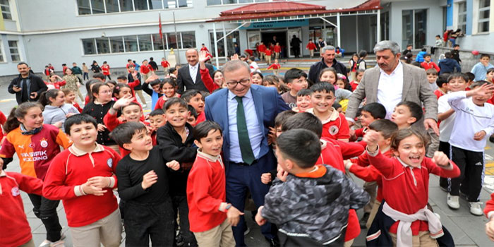 Kars Valisi Ziya Polat’tan Okul Ziyareti