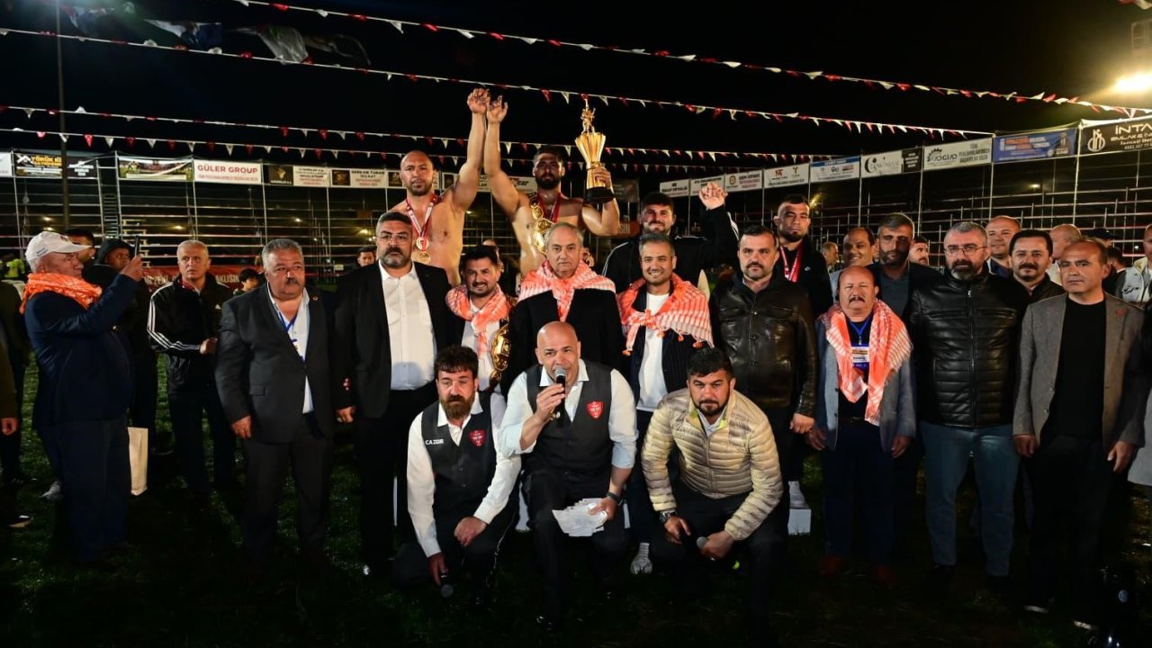 Kepez’de 12 yıl sonra er meydanı kuruldu: 984 pehlivan kıyasıya mücadele etti