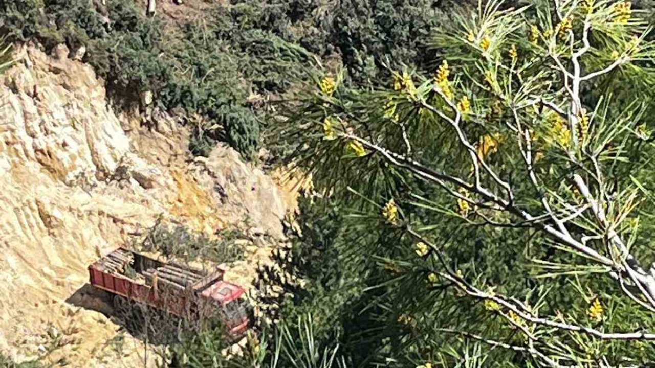 Buldan’da tartışmalı maden sahasında ağaç kesimi başladı