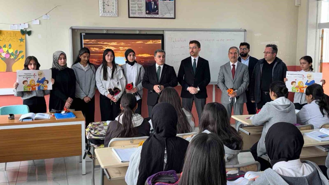 Çaldıran Müftülüğünden öğretmenlere "Geçmiş Olsun" çiçeği