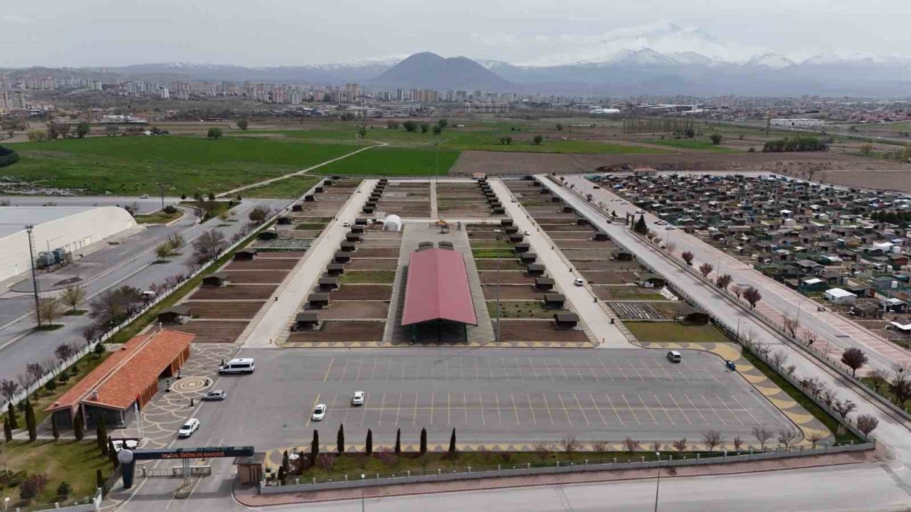 Büyükşehir’den üniversite öğrencilerine uygulamalı organik tarım eğitimi