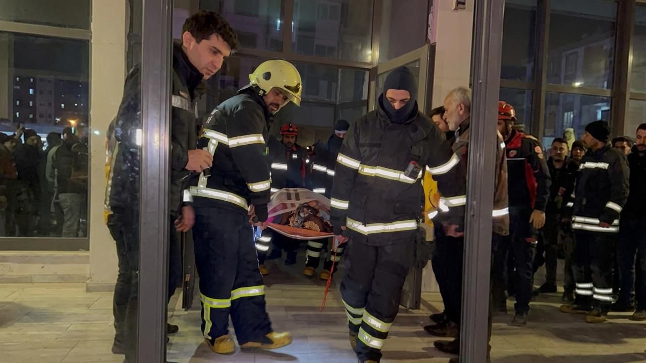 Su baskını nedeniyle bodrumda mahsur kalan engelli vatandaş kurtarıldı