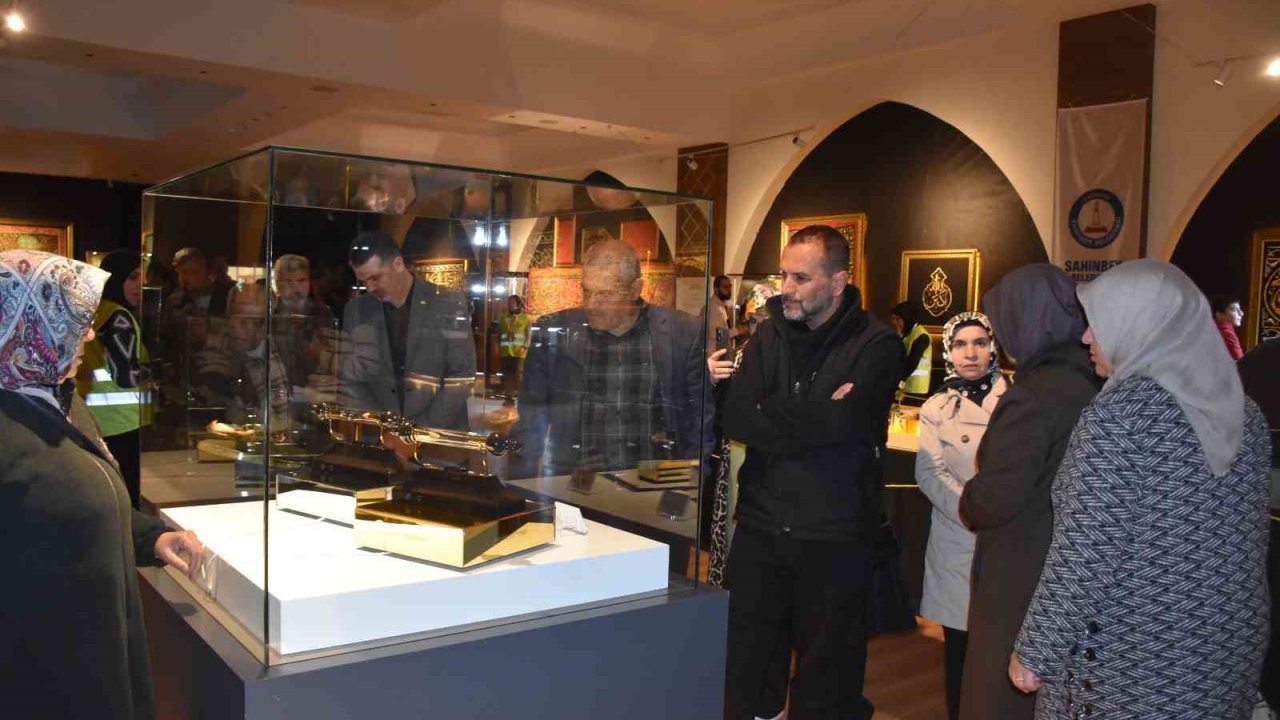 Gaziantep’te kutsal emanetler sergisi ziyaretçi akınına uğradı