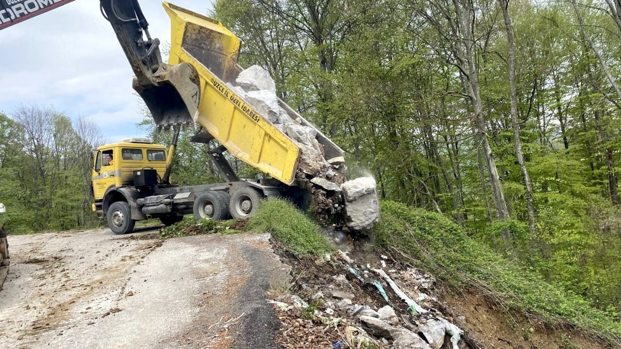 Yenitepe’de heyelan alarmı, stabilizasyon çalışmaları başlatıldı