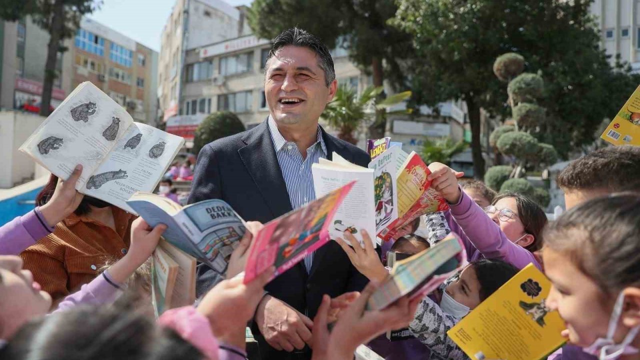 Aliağa Belediyesinden çocuklara 23 Nisan armağanı