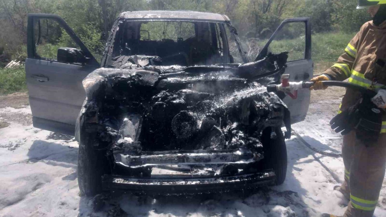 Gönen’de araç yangını paniğe neden oldu