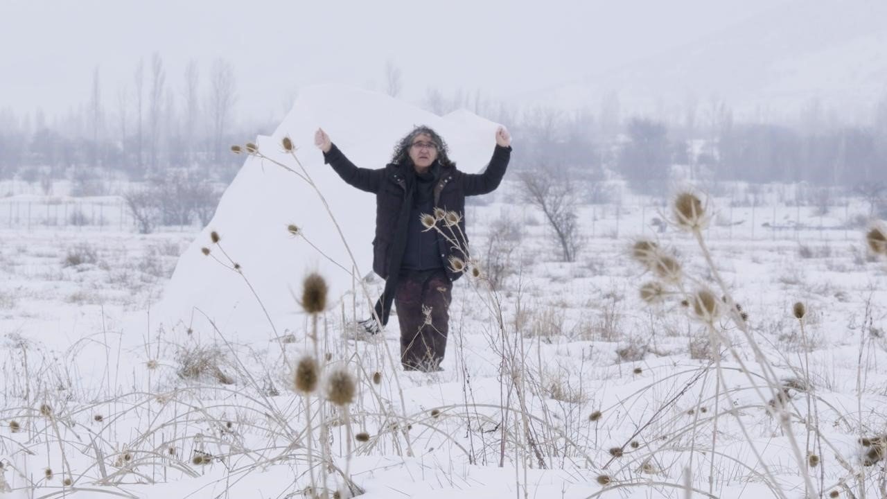 Akademisyenden doğa ve hafıza temalı performans