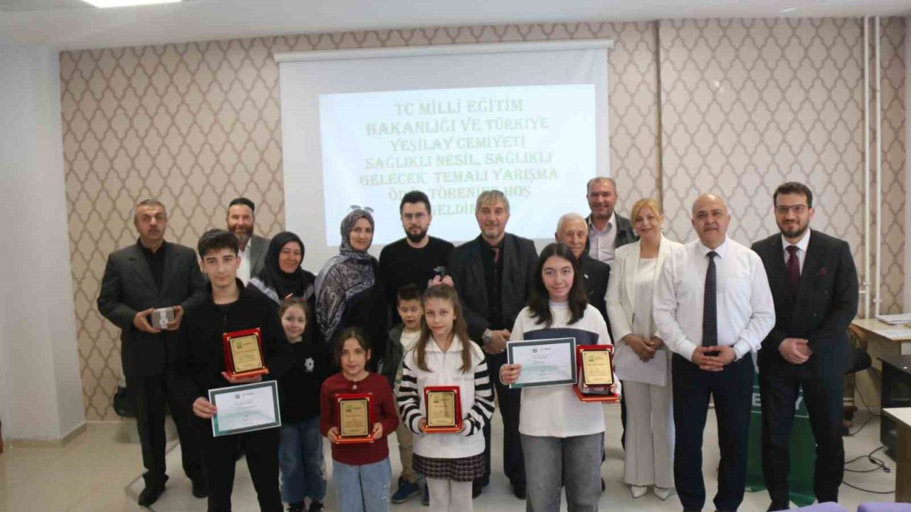 Kütahya’da yetenek yarışmasında dereceye giren öğrenciler ödüllendirildi