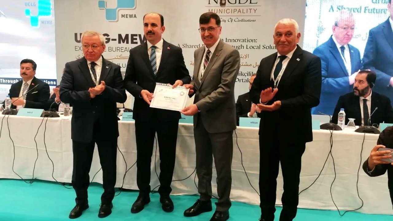 UCLG-MEWA’dan Eyüp Kahveci’ye "Çok Başarılı" belgesi