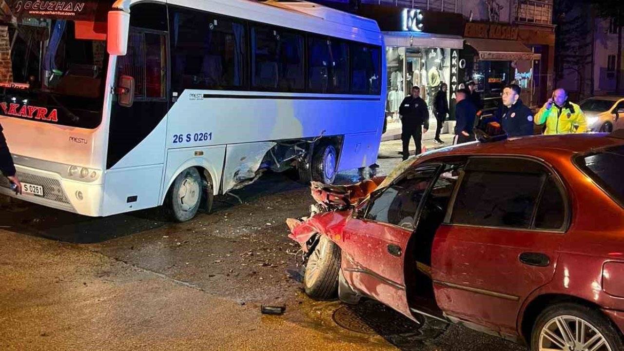 Otomobilin minibüse yandan çarptığı kazada 1 kişi yaralandı