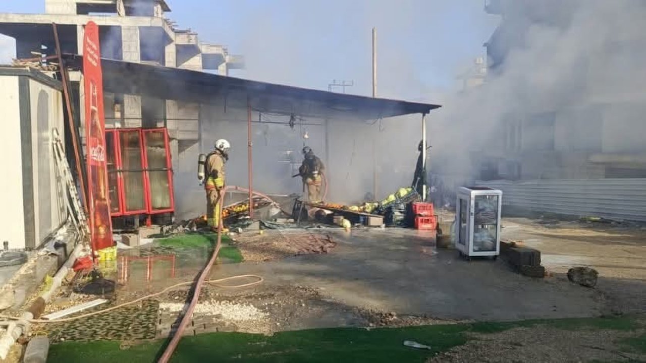 Defne’de iş yeri alevlere teslim oldu