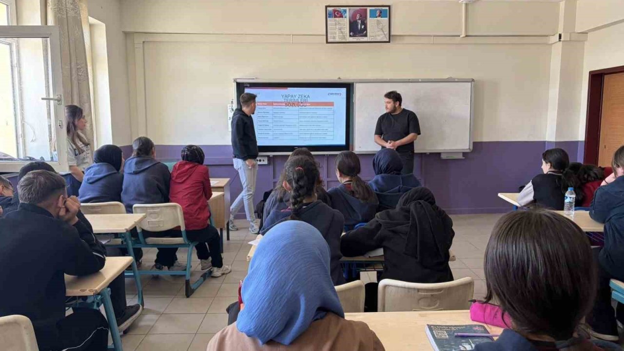 Bayburt’ta lise öğrencilerine yapay zekâ ve dijital yetkinlik eğitimi verildi