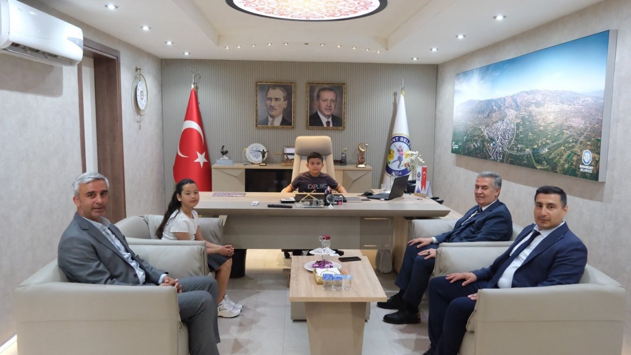 Buharkent’te başkanlık koltuğu değişti