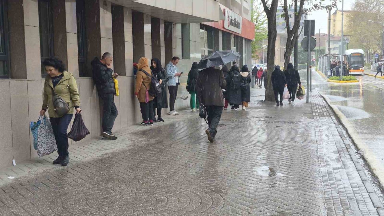 Eskişehir’de sağanak yağış etkili oldu