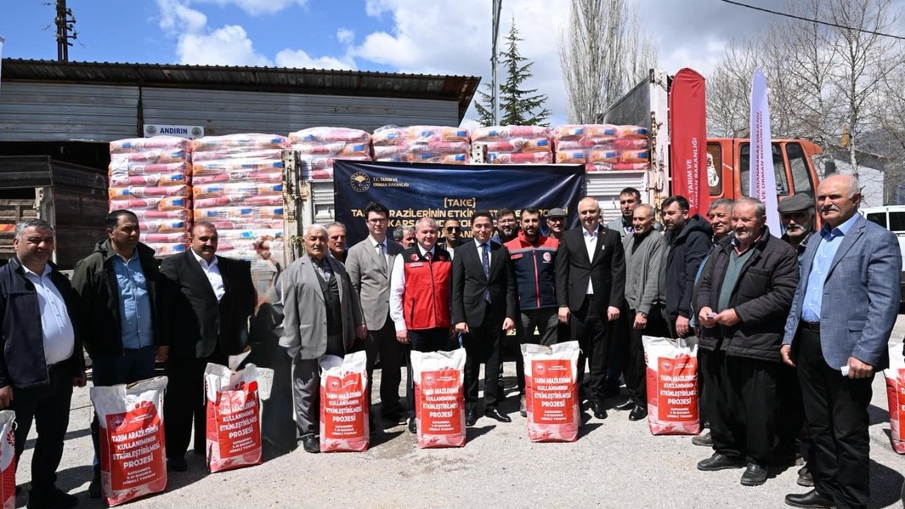 Kahramanmaraş’ta 320 üreticiye 6 bin kilogram ayçiçeği tohumu dağıtıldı