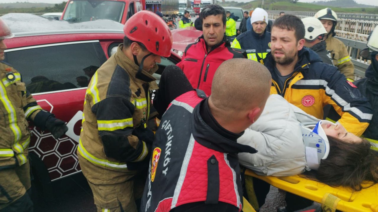 Yalova’da tır otomobille çarpıştı: 4 yaralı
