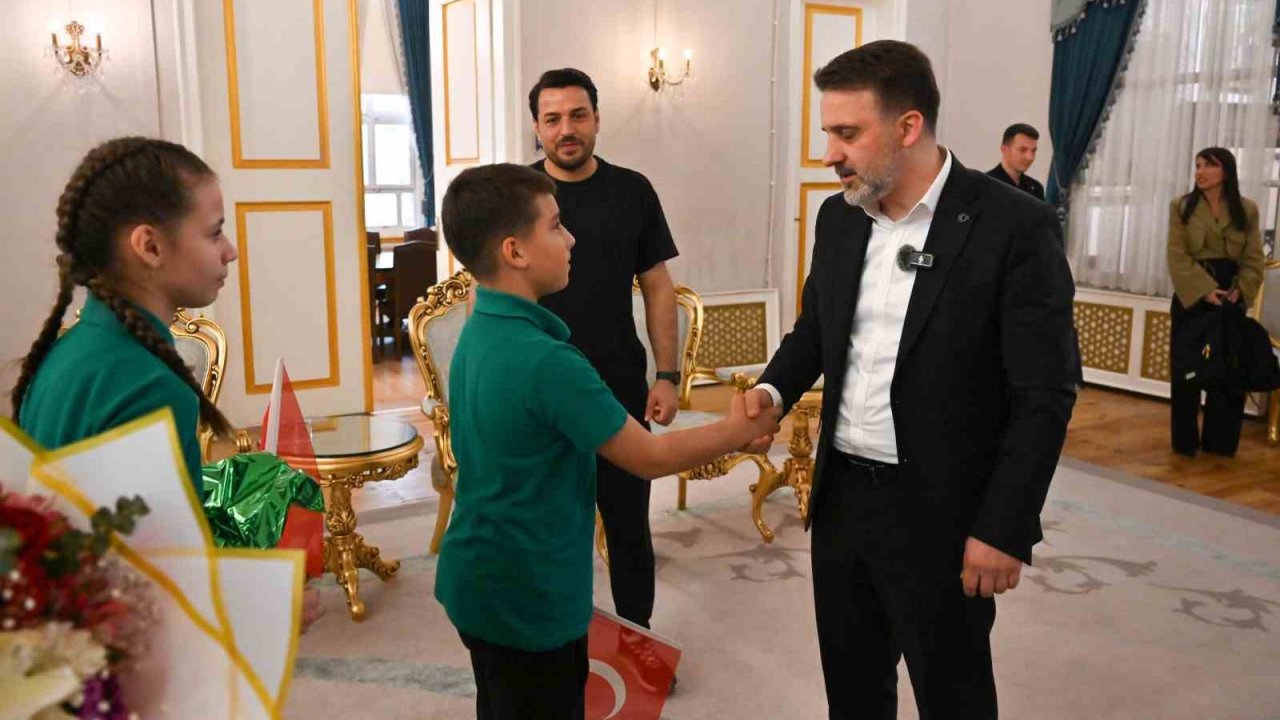 23 Nisan’da Başkanlık koltuğu çocukların oldu