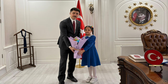 Digor Kaymakamlık Koltuğu Öğrenci Hira Melek Duman’a Emanet Edildi