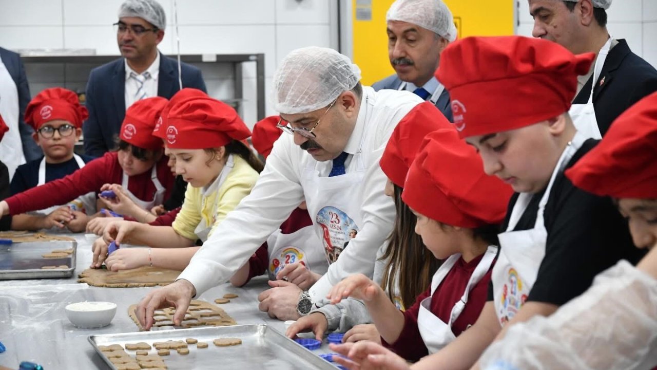 Minik şeflerden 23 Nisan’a özel kurabiye